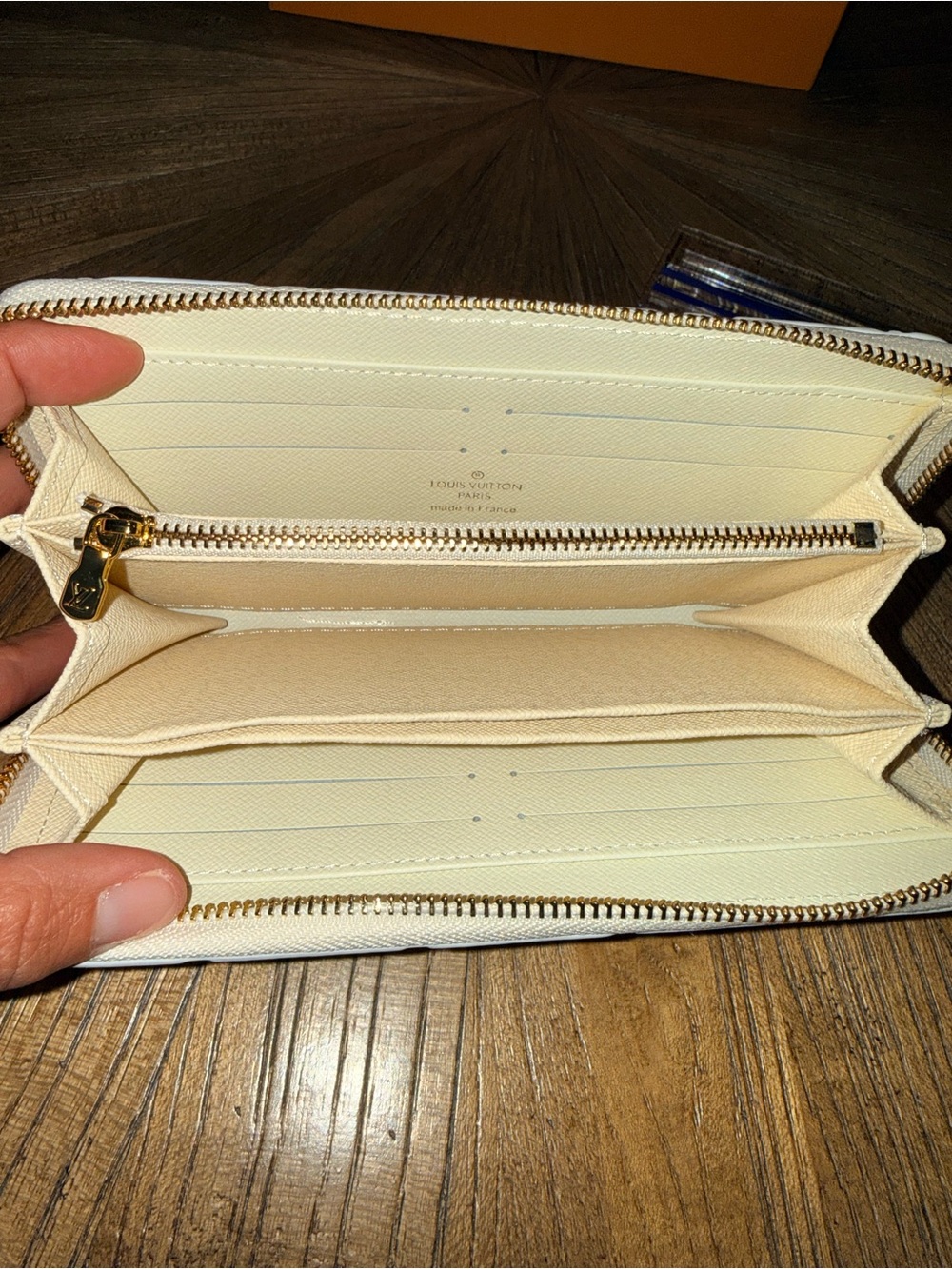 Louis Vuitton White Embossed Monogram Zip Around Wallet - Picture 8 of 10